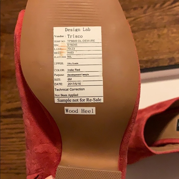 Red mules with floral design - Picture 5 of 5